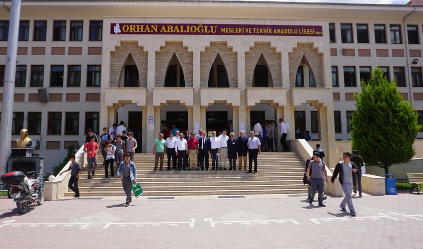 MAKSİAD ORHAN ABALıOĞLU MESLEKI VE TEKNIK ANADOLU LISESINI ZIYARET ETTI