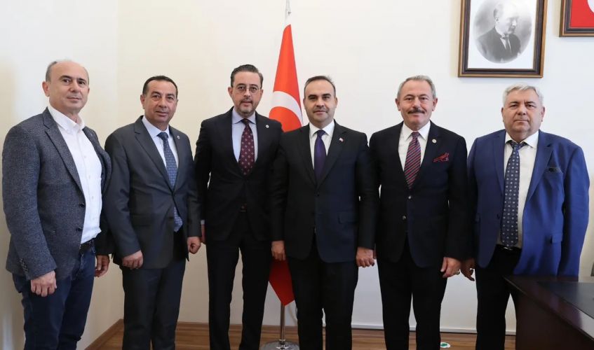 DSO Başkanı ve DEMİOSB Yönetim Kurulu Üyelerinden oluşan heyet, T.C. Sanayi ve Teknoloji Bakanı Mehmet Fatih Kacır ile görüşme gerçekleştirdi.