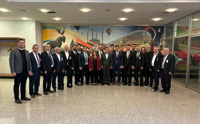 MAKSİAD heyeti Türkiye Büyük Millet Meclisi’nde, TBMM Başkanvekili CHP Denizli Milletvekili Gülizar Biçer Karaca, Şeref Arpacı, AK Parti Milletvekilleri Cahit Özkan ve Nilgün Ök ile bir araya geldi. 